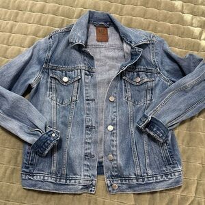 GAP Women's Classic Indigo Jean Jacket